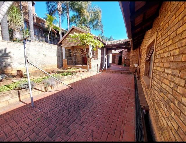 4 BEDROOM HOUSE FOR SALE IN MONTANA PARK